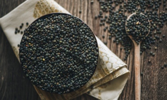 &Tau;&omicron; &pi;&alpha;&sigma;ί&gamma;&nu;&omega;&sigma;&tau;&omicron; &kappa;&alpha;&iota; &phi;&theta;&eta;&nu;ό ό&sigma;&pi;&rho;&iota;&omicron; &pi;&omicron;&upsilon; &theta;&omega;&rho;&alpha;&kappa;ί&zeta;&epsilon;&iota; &tau;&alpha; &omicron;&sigma;&tau;ά &kappa;&alpha;&iota; &rho;ί&chi;&nu;&epsilon;&iota; &tau;&eta; &chi;&omicron;&lambda;&eta;&sigma;&tau;&epsilon;&rho;ό&lambda;&eta;