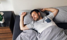 &Omicron;&nu;&epsilon;&iota;&rho;&epsilon;&upsilon;&tau;ή&kappa;&alpha;&tau;&epsilon; &pi;&omega;&sigmaf; &kappa;ά&nu;&alpha;&tau;&epsilon; &sigma;&epsilon;&xi;; &Delta;&epsilon;&nu; &sigma;&eta;&mu;&alpha;ί&nu;&epsilon;&iota; &alpha;&upsilon;&tau;ό &pi;&omicron;&upsilon; &nu;&omicron;&mu;ί&zeta;&epsilon;&tau;&epsilon;