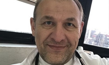 &laquo;&Gamma;&kappa;&rho;έ&mu;&iota;&sigma;&epsilon;&raquo; &tau;&eta;&nu; &pi;&alpha;&rho;ά&nu;&omicron;&iota;&alpha; &gamma;&iota;&alpha; &tau;&omicron;&nu; &kappa;&omicron;&rho;&omega;&nu;oϊό &omicron; &kappa;&alpha;&rho;&delta;&iota;&omicron;&lambda;ό&gamma;&omicron;&sigmaf; &Phi;&alpha;ί&delta;&omega;&nu; &Beta;ό&beta;&omicron;&lambda;&eta;&sigmaf;!