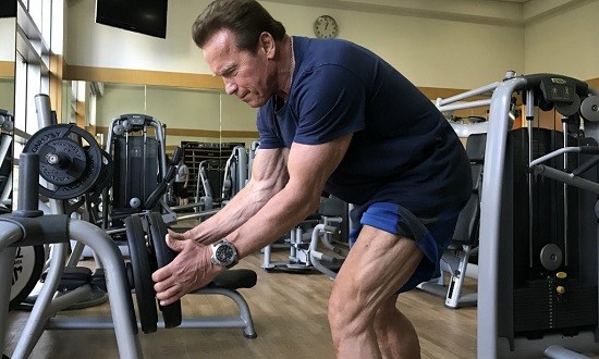Ο Arnold Schwarzenegger στο γυμναστήριο με τον 20χρονο γιο του!