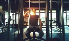 &Tau;&iota; &pi;&rho;έ&pi;&epsilon;&iota; &nu;&alpha; &gamma;&nu;&omega;&rho;ί&zeta;&epsilon;&iota;&sigmaf; &alpha;&nu; &alpha;&theta;&lambda;&epsilon;ί&sigma;&alpha;&iota; &kappa;&alpha;&iota; &pi;ί&nu;&epsilon;&iota;&sigmaf; &alpha;&lambda;&kappa;&omicron;ό&lambda;