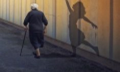 &Tau;&alpha; &tau;έ&sigma;&sigma;&epsilon;&rho;&alpha; &mu;&upsilon;&sigma;&tau;&iota;&kappa;ά &tau;&eta;&sigmaf; &mu;&alpha;&kappa;&rho;&omicron;&zeta;&omega;ί&alpha;&sigmaf;