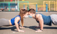 &Mu;&epsilon; &mu;ά&sigma;&kappa;&alpha; &sigma;&tau;&omicron; &gamma;&upsilon;&mu;&nu;&alpha;&sigma;&tau;ή&rho;&iota;&omicron;: &Tau;&rho;ί&alpha; &sigma;&eta;&mu;&epsilon;ί&alpha; SOS &pi;&omicron;&upsilon; &pi;&rho;έ&pi;&epsilon;&iota; &nu;&alpha; &pi;&rho;&omicron;&sigma;έ&xi;&omicron;&upsilon;&mu;&epsilon;