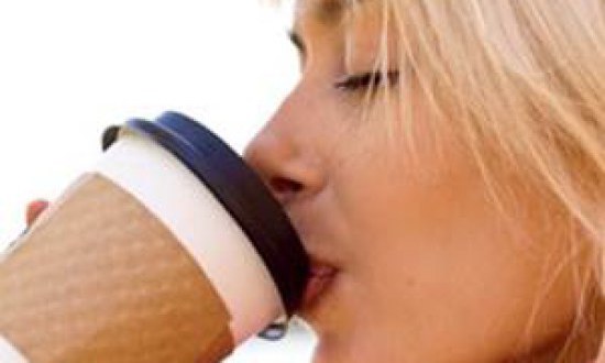 Η ΚΑΦΕΪΝΗ ΠΟΥ ΠΕΡΙΕΧΕΤΑΙ ΣΤΟΝ ΚΑΦΕ ΕΙΝΑΙ ΩΦΕΛΙΜΗ ΓΙΑ ΤΗΝ ΚΑΡ∆ΙΑ