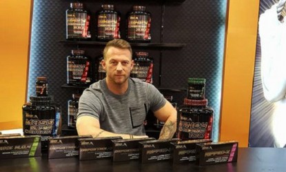 &Theta;&alpha;&nu;ά&sigma;&eta;&sigmaf; &Upsilon;&phi;&alpha;&nu;&tau;ό&pi;&omicron;&upsilon;&lambda;&omicron;&sigmaf;: &laquo;&Alpha;&gamma;&alpha;&pi;ώ &tau;&eta; &sigma;&omega;&mu;&alpha;&tau;&iota;&kappa;ή &delta;&iota;ά&pi;&lambda;&alpha;&sigma;&eta;, &mu;&omicron;&upsilon; έ&chi;&epsilon;&iota; &lambda;&epsilon;ί&psi;&epsilon;&iota; &eta; &sigma;&kappa;&eta;&nu;ή&raquo;