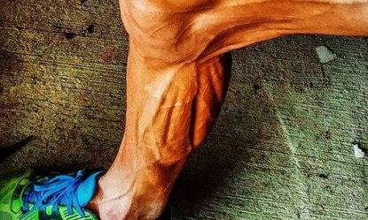 Έ&tau;&sigma;&iota; &epsilon;ί&nu;&alpha;&iota; &tau;&omicron; &pi;ό&delta;&iota; &epsilon;&nu;ό&sigmaf; &pi;&omicron;&delta;&eta;&lambda;ά&tau;&eta; &mu;&epsilon;&tau;ά &alpha;&pi;ό &sigma;&kappa;&lambda;&eta;&rho;ή &pi;&rho;&omicron;&pi;ό&nu;&eta;&sigma;&eta;