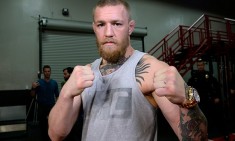 &Pi;&omicron;&iota;&alpha; &alpha;&pi;ό&sigma;&upsilon;&rho;&sigma;&eta;; &Omicron; Conor McGregor &epsilon;ί&nu;&alpha;&iota; &epsilon;&delta;ώ &kappa;&alpha;&iota;... &pi;&rho;&omicron;&pi;&omicron;&nu;&epsilon;ί&tau;&alpha;&iota; &sigma;&kappa;&lambda;&eta;&rho;ά!