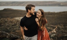 7 &lambda;ό&gamma;&omicron;&iota; &pi;&omicron;&upsilon; &laquo;&tau;&alpha; &xi;&alpha;&nu;&alpha;&beta;&rho;ί&sigma;&kappa;&omicron;&upsilon;&mu;&epsilon;&raquo; &mu;&epsilon;&tau;ά &tau;&omicron;&nu; &chi;&omega;&rho;&iota;&sigma;&mu;ό