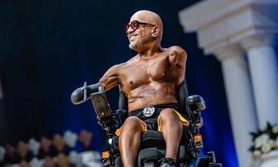 &Mu;&alpha;&theta;ή&mu;&alpha;&tau;&alpha; &zeta;&omega;ή&sigmaf; &alpha;&pi;ό bodybuilder &pi;&omicron;&upsilon; έ&pi;&alpha;&theta;&epsilon; &eta;&lambda;&epsilon;&kappa;&tau;&rho;&omicron;&pi;&lambda;&eta;&xi;ί&alpha; 27.000V ό&tau;&alpha;&nu; ή&tau;&alpha;&nu; &pi;&alpha;&iota;&delta;ί