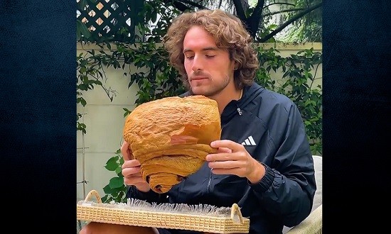 &Omicron; &Sigma;&tau;έ&phi;&alpha;&nu;&omicron;&sigmaf; &Tau;&sigma;&iota;&tau;&sigma;&iota;&pi;ά&sigmaf; &alpha;&pi;&omicron;&kappa;ά&lambda;&upsilon;&psi;&epsilon; &tau;&iota; &tau;&rho;ώ&epsilon;&iota; &gamma;&iota;&alpha; &pi;&rho;&omega;&iota;&nu;ό &pi;&rho;&iota;&nu; &tau;&omicron;&upsilon;&sigmaf; &alpha;&gamma;ώ&nu;&epsilon;&sigmaf; &sigma;&tau;&omicron; Roland Garros (vid)