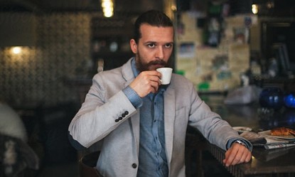 &Pi;&omicron;&iota;&omicron;&sigmaf; &kappa;&alpha;&phi;έ&sigmaf; &kappa;ά&nu;&epsilon;&iota; &kappa;&alpha;&lambda;ό &sigma;&tau;&omicron;&nu; &epsilon;&gamma;&kappa;έ&phi;&alpha;&lambda;&omicron;;