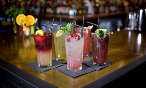 Οι θερμίδες που κρύβουν τα δημοφιλή καλοκαιρινά κοκτέιλ