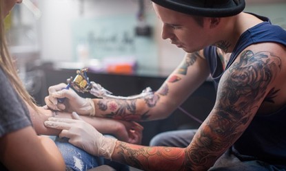 Τι πρέπει να γνωρίζεις πριν χτυπήσεις το πρώτο σου τατουάζ