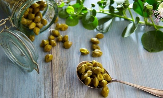 &Kappa;ά&pi;&pi;&alpha;&rho;&eta;: Έ&nu;&alpha;&sigmaf; &kappa;&alpha;&lambda;&omicron;&kappa;&alpha;&iota;&rho;&iota;&nu;ό&sigmaf; &delta;&iota;&alpha;&tau;&rho;&omicron;&phi;&iota;&kappa;ό&sigmaf; &laquo;&theta;&eta;&sigma;&alpha;&upsilon;&rho;ό&sigmaf;&raquo;