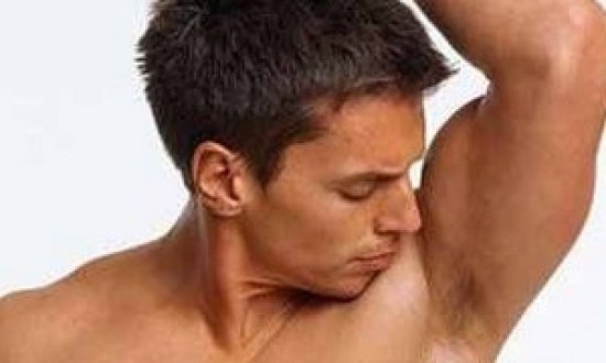 Λύσεις για να μην ξαναμυρίσουν οι μασχάλες σου