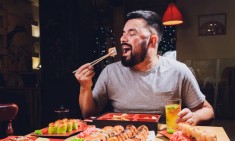 &Mu;ό&lambda;&iota;&sigmaf; &phi;ά&gamma;&alpha;&tau;&epsilon; &kappa;&alpha;&iota; &tau;ώ&rho;&alpha; &pi;&epsilon;&iota;&nu;ά&tau;&epsilon; &pi;ά&lambda;&iota;! &Gamma;&iota;&alpha;&tau;ί &sigma;&upsilon;&mu;&beta;&alpha;ί&nu;&epsilon;&iota; &alpha;&upsilon;&tau;ό;