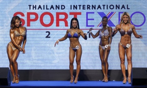Οι κορυφαίες γυναίκες bodybuilders της Ταϊλάνδης επί σκηνής!