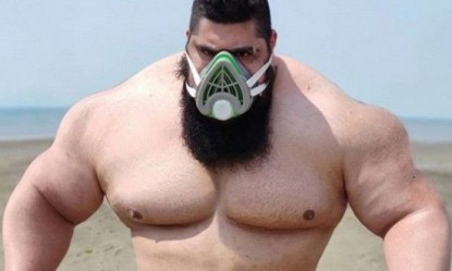 Iranian Hulk: "Nί&kappa;&eta;&sigma;&alpha; &tau;&omicron;&nu; &kappa;&omicron;&rho;&omega;&nu;&omicron;ϊό, &theta;&alpha; &kappa;&upsilon;&nu;&eta;&gamma;ή&sigma;&omega; &alpha;&upsilon;&tau;&omicron;ύ&sigmaf; &pi;&omicron;&upsilon; &mu;&epsilon; &pi;&rho;&omicron;&kappa;ά&lambda;&epsilon;&sigma;&alpha;&nu;"