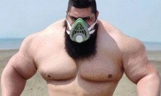 Iranian Hulk: "Nί&kappa;&eta;&sigma;&alpha; &tau;&omicron;&nu; &kappa;&omicron;&rho;&omega;&nu;&omicron;ϊό, &theta;&alpha; &kappa;&upsilon;&nu;&eta;&gamma;ή&sigma;&omega; &alpha;&upsilon;&tau;&omicron;ύ&sigmaf; &pi;&omicron;&upsilon; &mu;&epsilon; &pi;&rho;&omicron;&kappa;ά&lambda;&epsilon;&sigma;&alpha;&nu;"