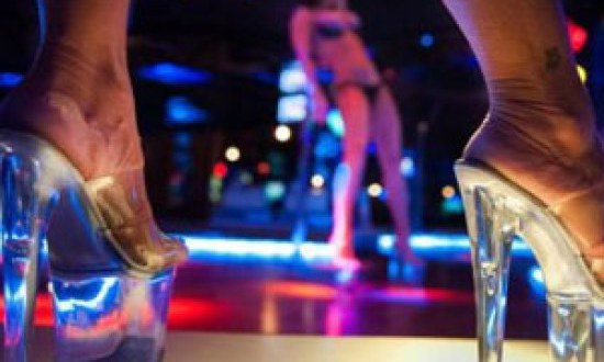 &Omicron;&iota; 15 &gamma;&upsilon;&nu;&alpha;ί&kappa;&epsilon;&sigmaf; &pi;&omicron;&upsilon; &delta;&epsilon;&nu; &pi;&rho;έ&pi;&epsilon;&iota; &nu;&alpha; &beta;ά&lambda;&epsilon;&iota;&sigmaf; &sigma;&tau;&omicron; &kappa;&rho;&epsilon;&beta;ά&tau;&iota; &sigma;&omicron;&upsilon;