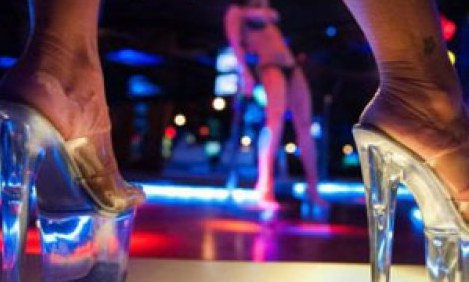 &Omicron;&iota; 15 &gamma;&upsilon;&nu;&alpha;ί&kappa;&epsilon;&sigmaf; &pi;&omicron;&upsilon; &delta;&epsilon;&nu; &pi;&rho;έ&pi;&epsilon;&iota; &nu;&alpha; &beta;ά&lambda;&epsilon;&iota;&sigmaf; &sigma;&tau;&omicron; &kappa;&rho;&epsilon;&beta;ά&tau;&iota; &sigma;&omicron;&upsilon;