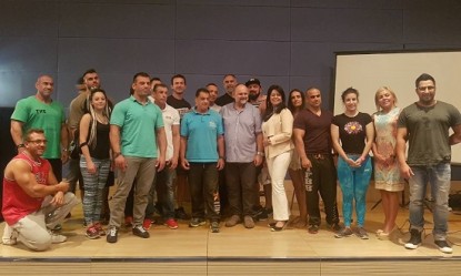 &Mu;&epsilon; &epsilon;&pi;&iota;&tau;&upsilon;&chi;ί&alpha; &omicron;&lambda;&omicron;&kappa;&lambda;&eta;&rho;ώ&theta;&eta;&kappa;&epsilon; &tau;&omicron; &epsilon;&kappa;&pi;&alpha;&iota;&delta;&epsilon;&upsilon;&tau;&iota;&kappa;ό &sigma;&epsilon;&mu;&iota;&nu;ά&rho;&iota;&omicron; &kappa;&rho;&iota;&tau;ώ&nu; &Epsilon;&Omicron;&Sigma;&Delta;-IFBB