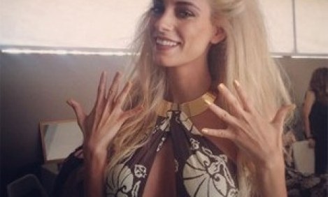 &Mu;&epsilon; &pi;&omicron;&iota;&omicron;&nu; &pi;&rho;&omicron;&pi;&omicron;&nu;&epsilon;ί&tau;&alpha;&iota; &eta; &Delta;&omicron;ύ&kappa;&iota;&sigma;&sigma;&alpha; &Nu;&omicron;&mu;&iota;&kappa;&omicron;ύ;