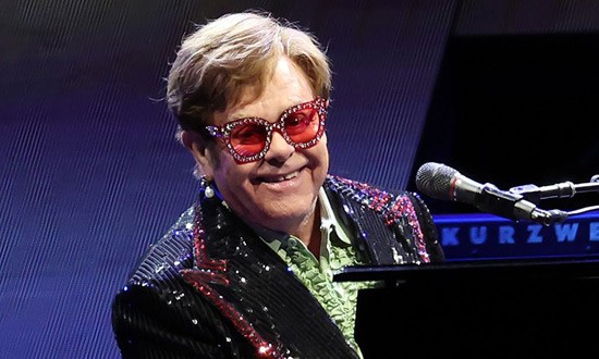 O Elton John έ&chi;&epsilon;&iota; &delta;&epsilon;&chi;&theta;&epsilon;ί &delta;ώ&rho;&omicron; &delta;&iota;&alpha;&mu;&alpha;&nu;&tau;έ&nu;&iota;&alpha; sex toys &alpha;&pi;ό &tau;&omicron;&nu; Eminem, &alpha;&pi;&omicron;&kappa;ά&lambda;&upsilon;&psi;&epsilon; &sigma;&epsilon; &tau;&eta;&lambda;&epsilon;&omicron;&pi;&tau;&iota;&kappa;ή &epsilon;&kappa;&pi;&omicron;&mu;&pi;ή