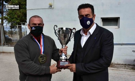 &Tau;&omicron; &Nu;&alpha;ύ&pi;&lambda;&iota;&omicron; &upsilon;&pi;&omicron;&delta;έ&chi;&theta;&eta;&kappa;&epsilon; &tau;&omicron;&nu; &Pi;&alpha;&gamma;&kappa;ό&sigma;&mu;&iota;&omicron; &Pi;&rho;&omega;&tau;&alpha;&theta;&lambda;&eta;&tau;ή &tau;&omicron;&upsilon; Bodybuilding &Tau;ά&sigma;&omicron; &Kappa;&omicron;&lambda;&iota;&gamma;&kappa;&iota;ώ&nu;&eta; (vid)