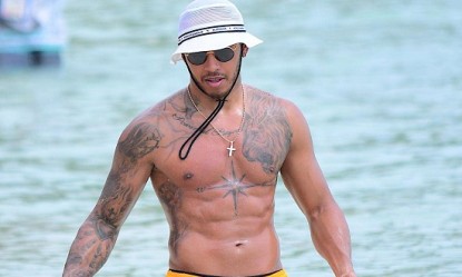 &Tau;&omicron; &mu;&upsilon;&sigma;&tau;&iota;&kappa;ό &tau;&eta;&sigmaf; &theta;&epsilon;&alpha;&mu;&alpha;&tau;&iota;&kappa;ή&sigmaf; &sigma;&omega;&mu;&alpha;&tau;&iota;&kappa;ή&sigmaf; &mu;&epsilon;&tau;&alpha;&mu;ό&rho;&phi;&omega;&sigma;&eta;&sigmaf; &tau;&omicron;&upsilon; Lewis Hamilton