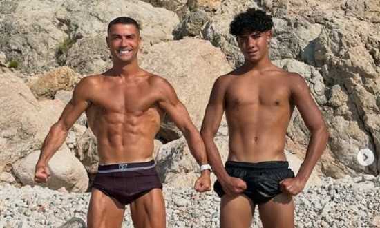 &Omicron; &Kappa;&rho;. &Rho;&omicron;&nu;ά&lambda;&nu;&tau;&omicron; &pi;&omicron;&zeta;ά&rho;&epsilon;&iota; &mu;&epsilon; &tau;&omicron;&nu; &gamma;&iota;&omicron; &tau;&omicron;&upsilon; &sigma;&epsilon; &pi;&alpha;&rho;&alpha;&lambda;ί&alpha; &kappa;&alpha;&iota; &tau;&omicron;&nu; &tau;&rho;&omicron;&lambda;ά&rho;&epsilon;&iota; &gamma;&iota;&alpha; &tau;&omicron;&upsilon;&sigmaf; &kappa;&omicron;&iota;&lambda;&iota;&alpha;&kappa;&omicron;ύ&sigmaf; &tau;&omicron;&upsilon;