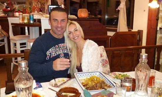 &Rho;&alpha;&gamma;ί&zeta;&epsilon;&iota; &kappa;&alpha;&rho;&delta;&iota;έ&sigmaf; &tau;&omicron; &tau;&epsilon;&lambda;&epsilon;&upsilon;&tau;&alpha;ί&omicron; &alpha;&nu;&tau;ί&omicron; &tau;&eta;&sigmaf; &sigma;&upsilon;&nu;&tau;&rho;ό&phi;&omicron;&upsilon; &tau;&omicron;&upsilon; &Sigma;&omega;&kappa;&rho;ά&tau;&eta; &Pi;&epsilon;&tau;ί&delta;&eta;