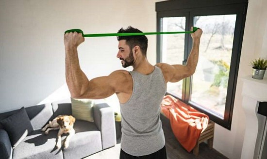 &Gamma;&iota;&alpha;&tau;ί &pi;&rho;έ&pi;&epsilon;&iota; &nu;&alpha; &gamma;&upsilon;&mu;&nu;ά&zeta;&epsilon;&iota;&sigmaf; &tau;&eta;&nu; &pi;&lambda;ά&tau;&eta; &sigma;&omicron;&upsilon;