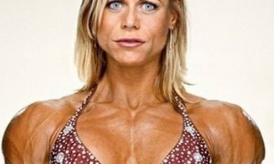 Ό&tau;&alpha;&nu; &omicron;&iota; &gamma;&upsilon;&nu;&alpha;ί&kappa;&epsilon;&sigmaf; &kappa;ά&nu;&omicron;&upsilon;&nu; bodybuilding! (&Phi;&Omega;&Tau;&Omicron;)