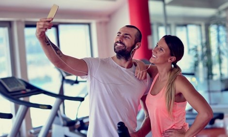 &Tau;&iota; &alpha;&pi;&omicron;&kappa;&alpha;&lambda;ύ&pi;&tau;&omicron;&upsilon;&nu; &gamma;&iota;&alpha; &tau;&omicron; &chi;&alpha;&rho;&alpha;&kappa;&tau;ή&rho;&alpha; &sigma;&omicron;&upsilon; &omicron;&iota; selfies &alpha;&pi;ό &tau;&omicron; &gamma;&upsilon;&mu;&nu;&alpha;&sigma;&tau;ή&rho;&iota;&omicron; &sigma;&tau;&omicron; Facebook