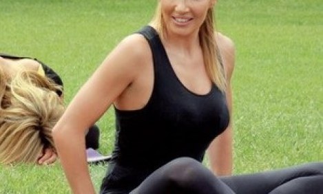 &Sigma;&tau;&alpha;&hellip; &theta;&rho;&alpha;&nu;ί&alpha; &tau;&eta;&sigmaf; &gamma;&upsilon;&mu;&nu;&alpha;&sigma;&tau;&iota;&kappa;ή&sigmaf; &eta; &Epsilon;&lambda;έ&nu;&eta; &Pi;&epsilon;&tau;&rho;&omicron;&upsilon;&lambda;ά&kappa;&eta;!