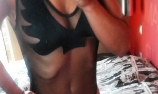 Ποια Ελληνίδα celebrity ποζάρει με διάφανο κορμάκι;