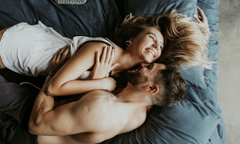 &Eta; &pi;&rho;&omega;&tau;&iota;ά &pi;&omicron;&upsilon; έ&chi;&omicron;&upsilon;&nu; &omicron;&iota; Έ&lambda;&lambda;&eta;&nu;&epsilon;&sigmaf; &epsilon;&rho;&alpha;&sigma;&tau;έ&sigmaf; &sigma;&tau;&omicron; &laquo;&sigma;&epsilon;&xi;&omicron;&upsilon;&alpha;&lambda;&iota;&kappa;ό &chi;ά&rho;&tau;&eta;&raquo; &tau;&omicron;&upsilon; &kappa;ό&sigma;&mu;&omicron;&upsilon;