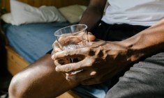 &Gamma;&iota;&alpha;&tau;ί &delta;&epsilon;&nu; &pi;&rho;έ&pi;&epsilon;&iota; &nu;&alpha; &pi;ί&nu;&epsilon;&iota;&sigmaf; &nu;&epsilon;&rho;ό &pi;&rho;&iota;&nu; &pi;&alpha;&sigmaf; &gamma;&iota;&alpha; ύ&pi;&nu;&omicron;