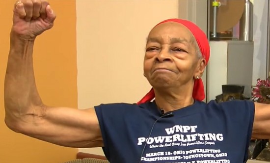 Μια 82χρονη bodybuilder έδειρε νεαρό κλέφτη που μπήκε στο σπίτι της