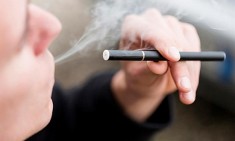 &Epsilon;ί&sigma;&alpha;&iota; &kappa;&alpha;&pi;&nu;&iota;&sigma;&tau;ή&sigmaf;; &Alpha;&upsilon;&tau;ά &epsilon;ί&nu;&alpha;&iota; &tau;&alpha; 4 &omicron;&phi;έ&lambda;&eta; &tau;&eta;&sigmaf; ά&tau;&mu;&iota;&sigma;&eta;&sigmaf; CBD