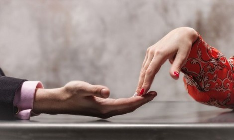 &Pi;ώ&sigmaf; &tau;&omicron; &mu;έ&gamma;&epsilon;&theta;&omicron;&sigmaf; &tau;&omicron;&upsilon; &pi;έ&omicron;&upsilon;&sigmaf; &sigma;&omicron;&upsilon; &phi;&alpha;ί&nu;&epsilon;&tau;&alpha;&iota; &alpha;&pi;ό &tau;&alpha; &chi;έ&rho;&iota;&alpha; &sigma;&omicron;&upsilon;