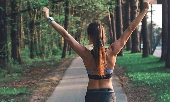 &Tau;&iota; &epsilon;ί&nu;&alpha;&iota; &tau;&omicron; retro walking &kappa;&alpha;&iota; &pi;&omega;&sigmaf; &mu;&alpha;&sigmaf; &beta;&omicron;&eta;&theta;ά&epsilon;&iota;; &Eta; &nu;έ&alpha; &tau;ά&sigma;&eta; &sigma;&tau;&eta;&nu; ά&sigma;&kappa;&eta;&sigma;&eta;