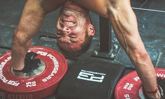 2 &alpha;&pi;&lambda;έ&sigmaf; &kappa;&iota;&nu;ή&sigma;&epsilon;&iota;&sigmaf; &pi;&omicron;&upsilon; &delta;&iota;&omicron;&gamma;&kappa;ώ&nu;&omicron;&upsilon;&nu; &mu;&pi;&rho;ά&tau;&sigma;&alpha; &kappa;&alpha;&iota; ώ&mu;&omicron;&upsilon;&sigmaf; &sigma;&epsilon; 20 &lambda;&epsilon;&pi;&tau;ά