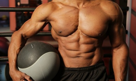 3 απλές ασκήσεις που θα λιώσουν το λίπος στο δεκάλεπτο