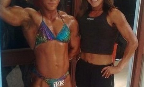 H... &gamma;&upsilon;&nu;&alpha;ί&kappa;&alpha; bodybuilder &pi;&omicron;&upsilon; &sigma;&omicron;&kappa;ά&rho;&epsilon;&iota;!!! (&Phi;&Omega;&Tau;&Omicron;+VIDEO)