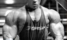 DANIELE SECCARECCI (IFBB PRO, record Guinness): "UN BELLO ITALIANO IN GRECIA"