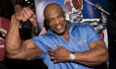 &Omicron; &mu;&epsilon;&gamma;&alpha;&lambda;ύ&tau;&epsilon;&rho;&omicron;&sigmaf; bodybuilder &tau;&omicron;&upsilon; &kappa;ό&sigma;&mu;&omicron;&upsilon; έ&chi;&epsilon;&iota; έ&nu;&alpha; &pi;&rho;ό&gamma;&rho;&alpha;&mu;&mu;&alpha; &tau;&alpha;&chi;&epsilon;ί&alpha;&sigmaf; &upsilon;&pi;&epsilon;&rho;&tau;&rho;&omicron;&phi;ί&alpha;&sigmaf;