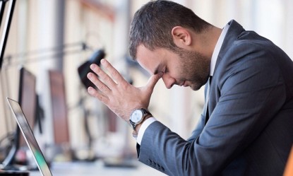 &Tau;&iota; &mu;&alpha;&sigmaf; &gamma;&epsilon;&rho;&nu;ά&epsilon;&iota; &pi;&rho;&iota;&nu; &tau;&eta;&nu; ώ&rho;&alpha; &mu;&alpha;&sigmaf;, &mu;&alpha;&sigmaf; &pi;&alpha;&chi;&alpha;ί&nu;&epsilon;&iota; &kappa;&alpha;&iota; &mu;&alpha;&sigmaf; &alpha;&rho;&rho;&omega;&sigma;&tau;&alpha;ί&nu;&epsilon;&iota;