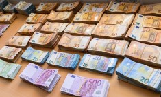 &Mu;&epsilon; &tau;ό&sigma;&alpha; &chi;&rho;ή&mu;&alpha;&tau;&alpha; &epsilon;ί&sigma;&alpha;&iota; &epsilon;&upsilon;&tau;&upsilon;&chi;&iota;&sigma;&mu;έ&nu;&omicron;&sigmaf;, &sigma;ύ&mu;&phi;&omega;&nu;&alpha; &mu;&epsilon; &epsilon;&kappa;&alpha;&tau;&omicron;&mu;&mu;&upsilon;&rho;&iota;&omicron;ύ&chi;&omicron;&upsilon;&sigmaf;